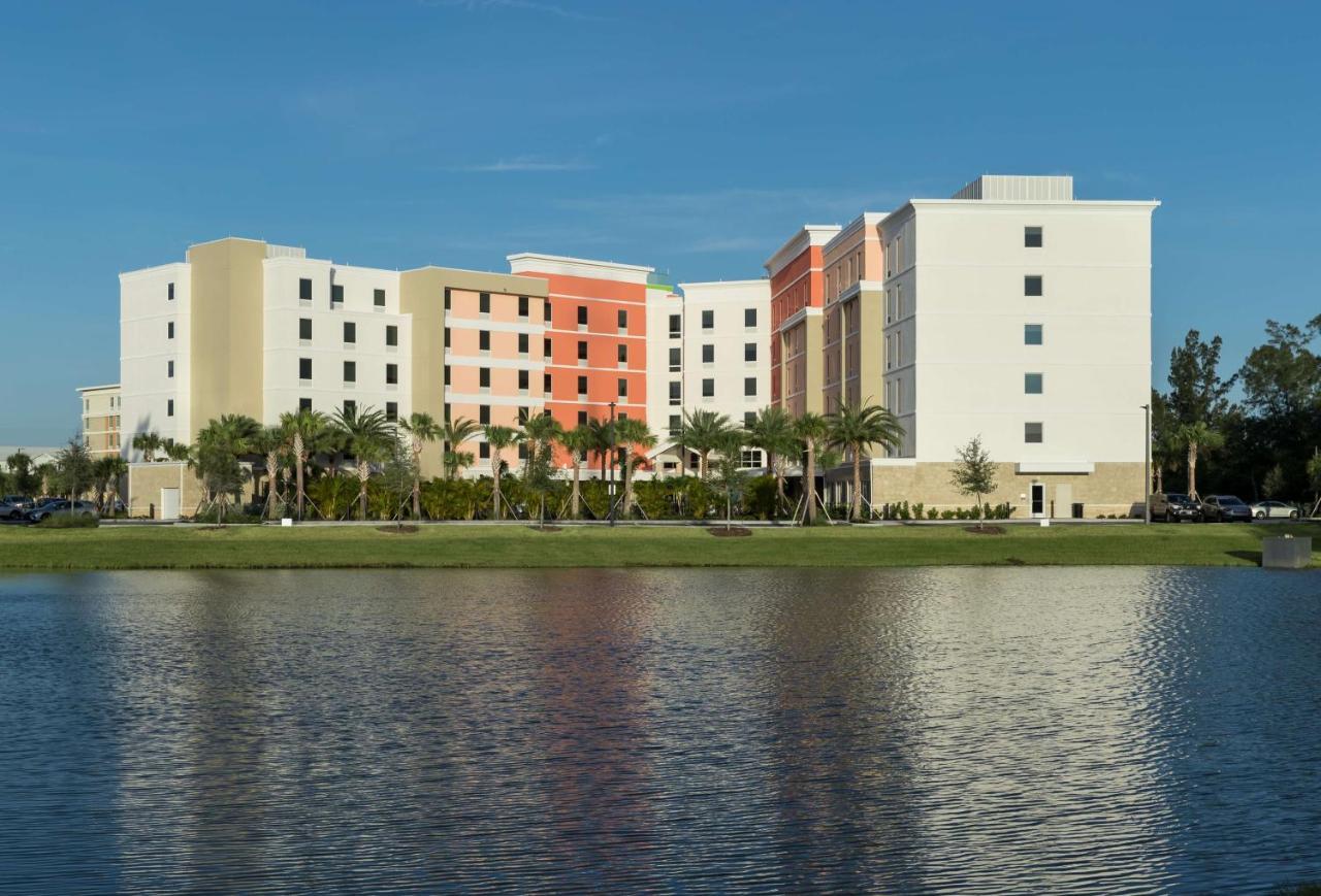 Home2 Suites By Hilton Cape Canaveral Cruise Port מראה חיצוני תמונה