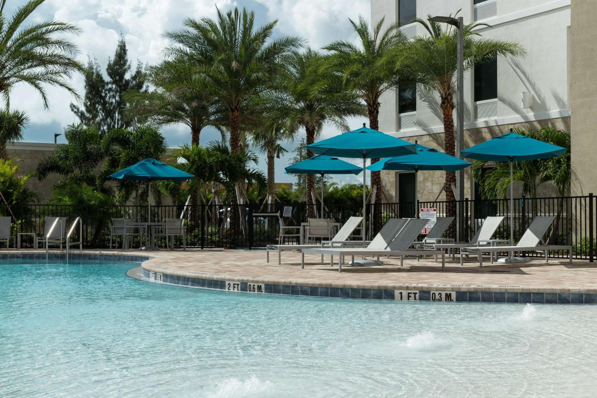Home2 Suites By Hilton Cape Canaveral Cruise Port מראה חיצוני תמונה