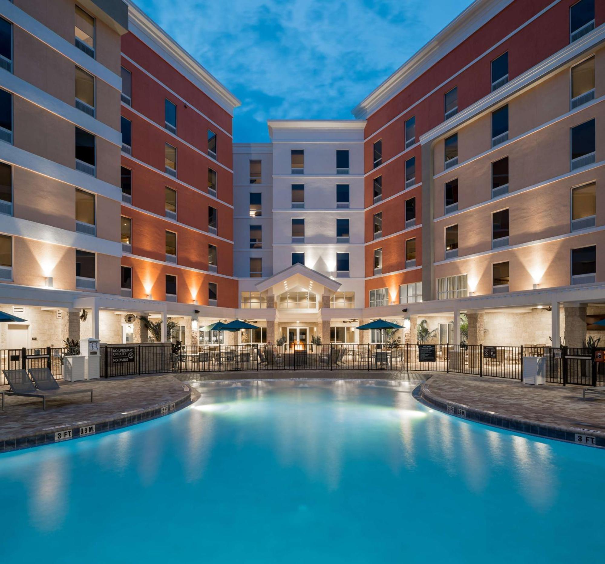 Home2 Suites By Hilton Cape Canaveral Cruise Port מראה חיצוני תמונה